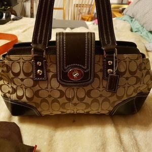 Adorable Coach shoulder bag